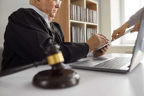 PENDENT DE CONSTITUIR LA COMISIÓ DE SEGUIMENT DELS TRIBUNALS D'INSTÀNCIA